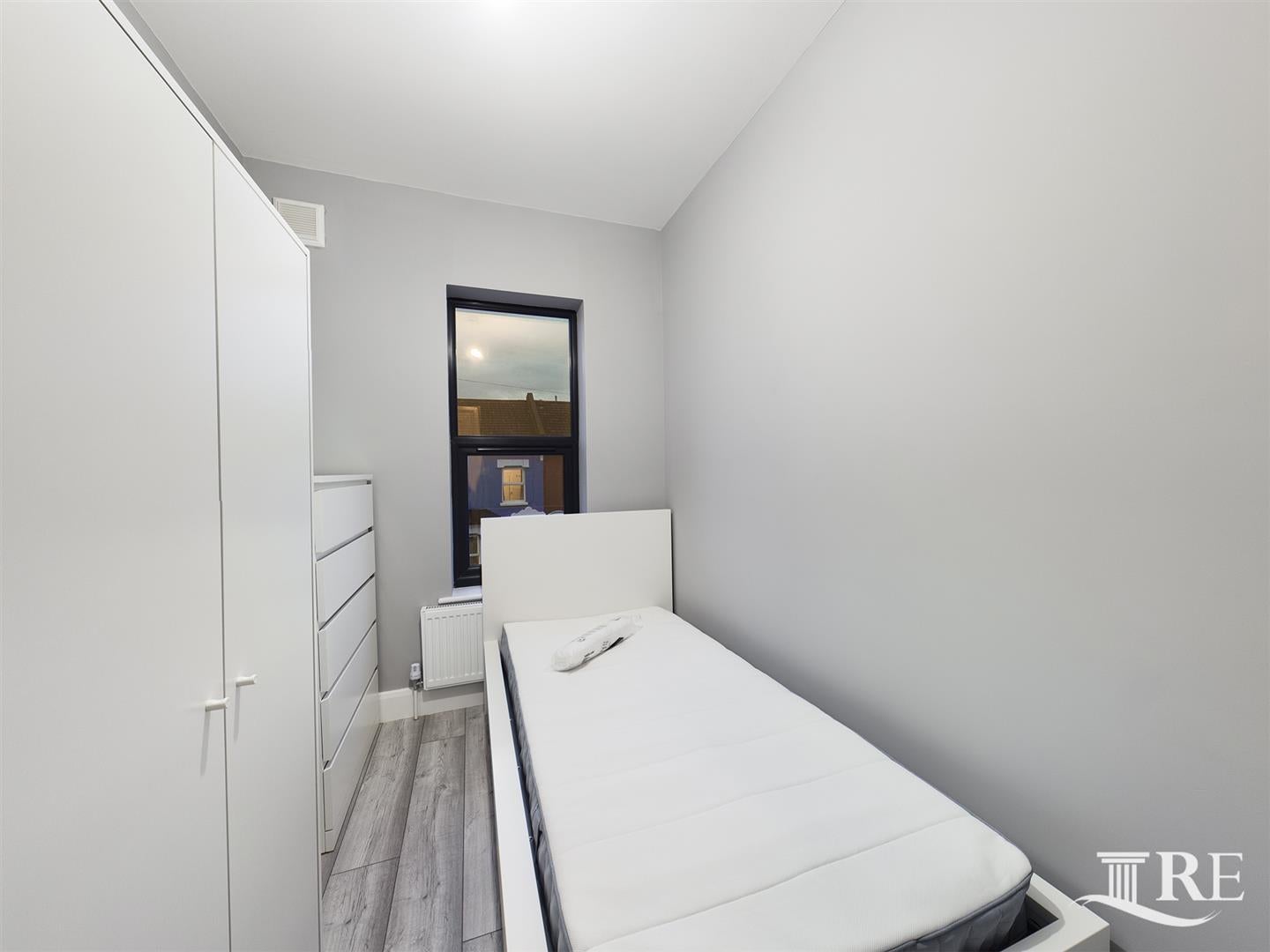 Room Beaconsfield Road in Greater London