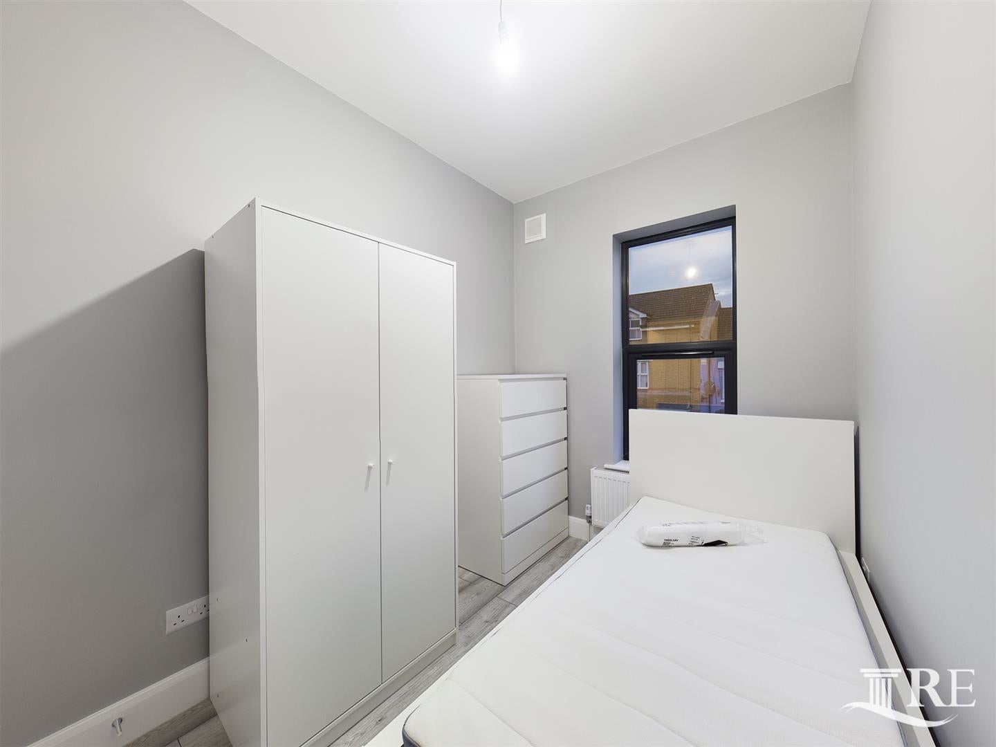 Room Beaconsfield Road in Greater London