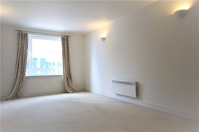 Flat Chertsey Road in Woking