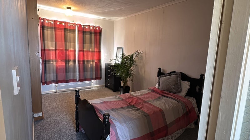 Room Farnborough Road in Nottingham