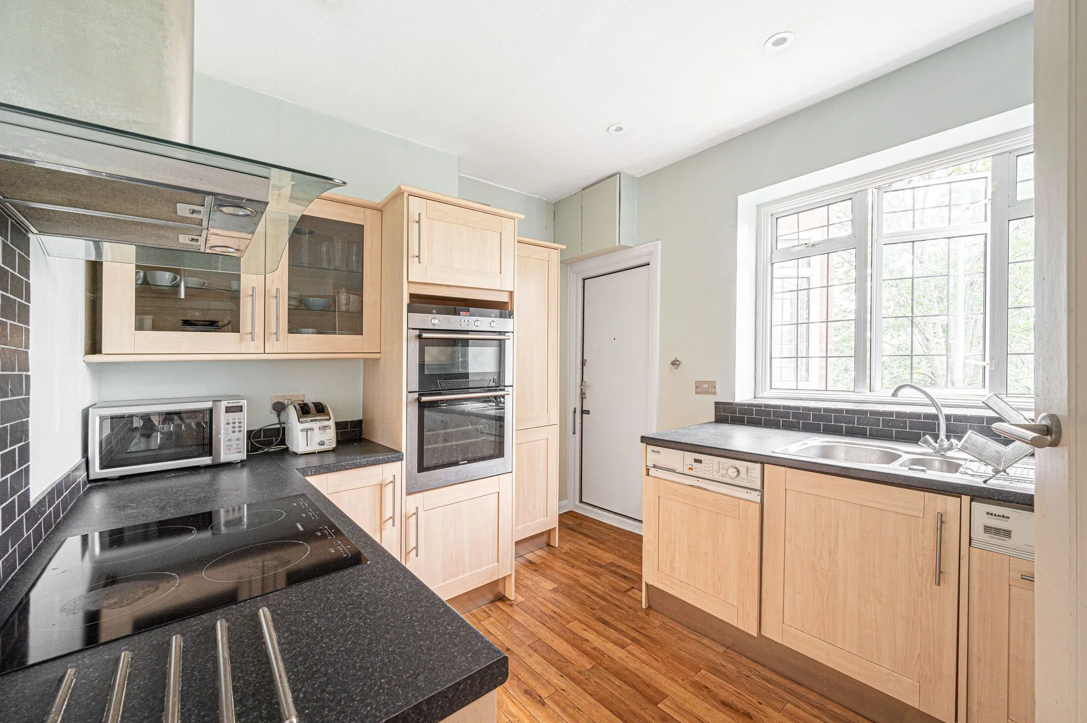 Flat Hendon Way in Greater London
