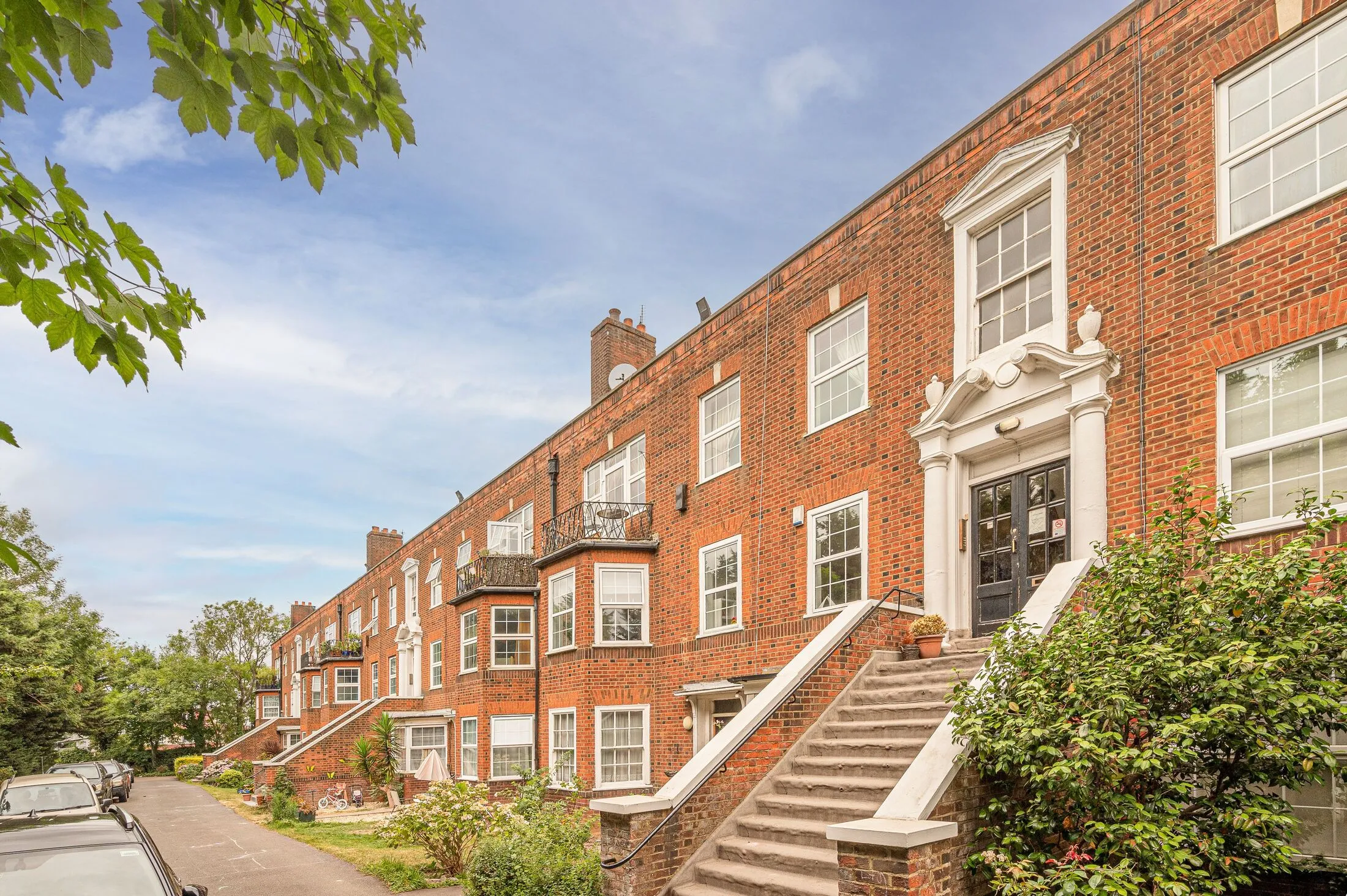 Flat Hendon Way in Greater London