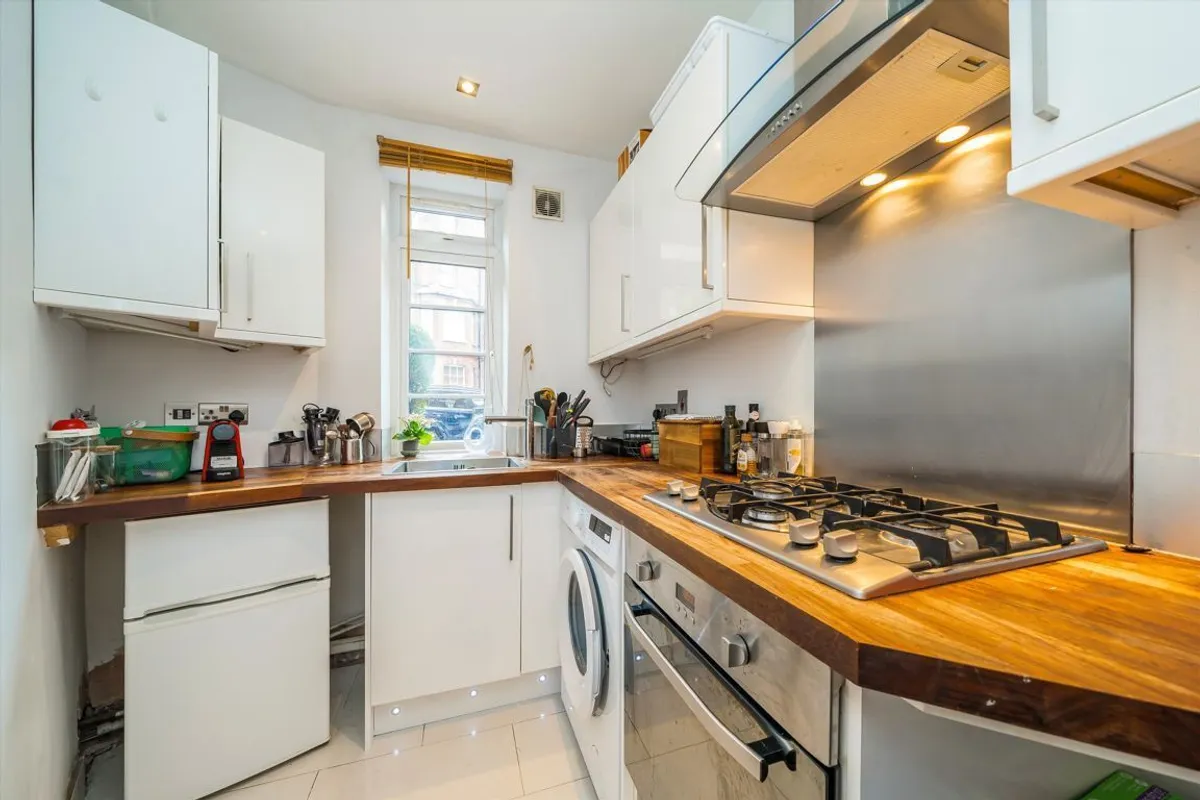 Flat Barton Road in Greater London