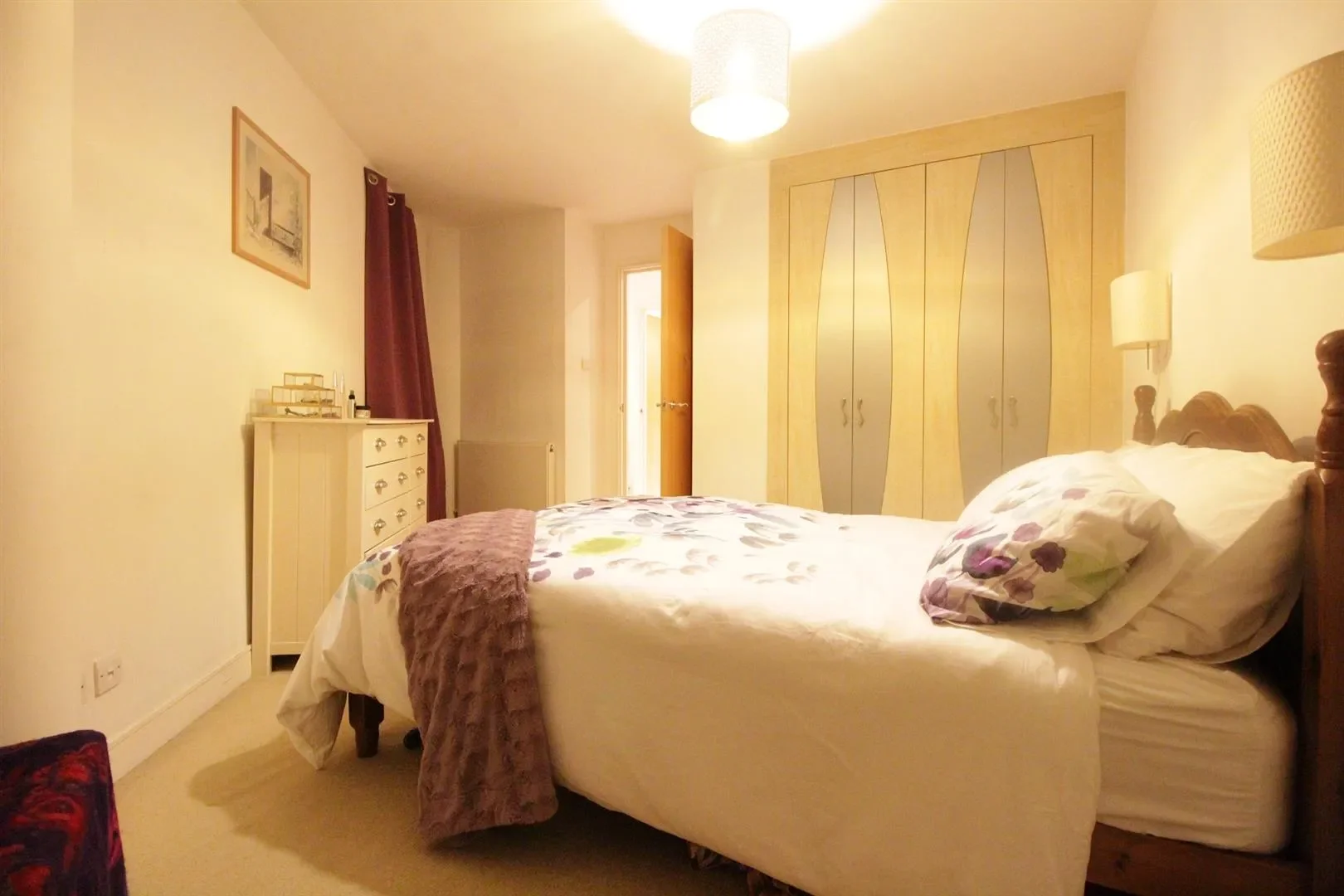 Flat Arnhem Place in Greater London