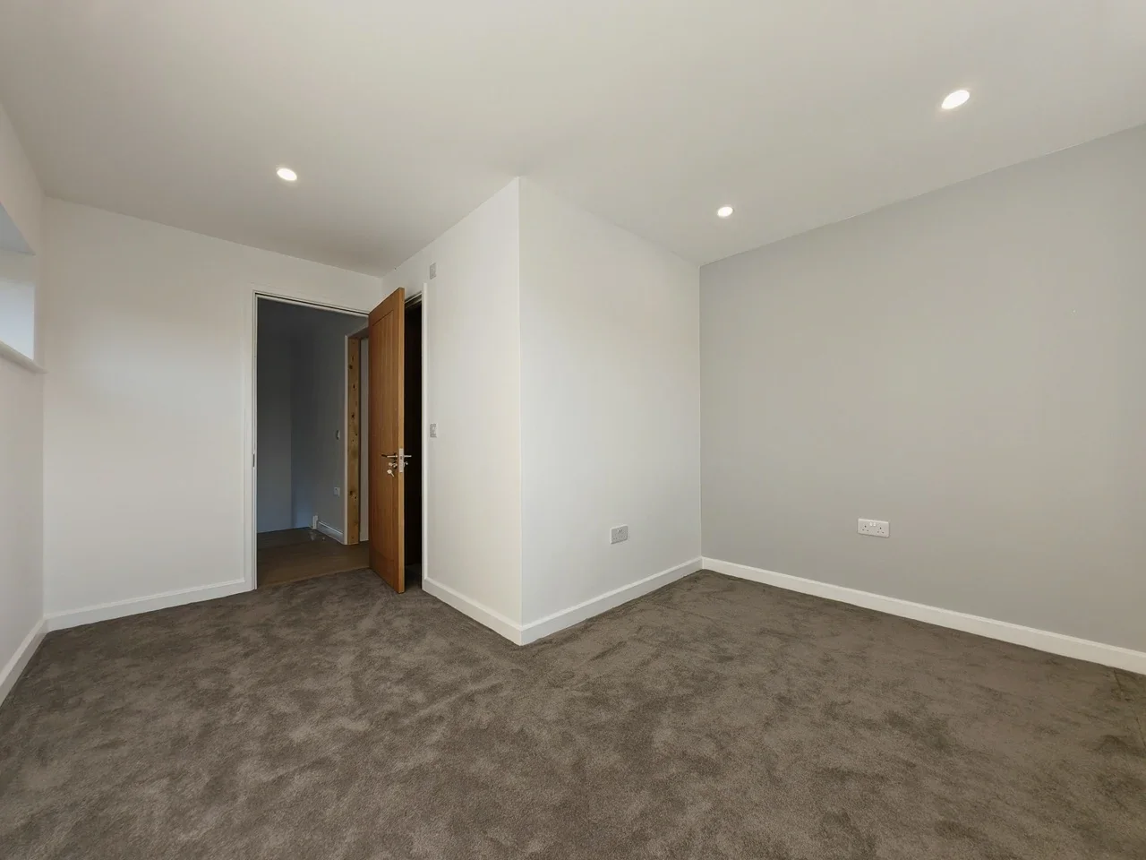 Flat Pockeridge Road in Corsham