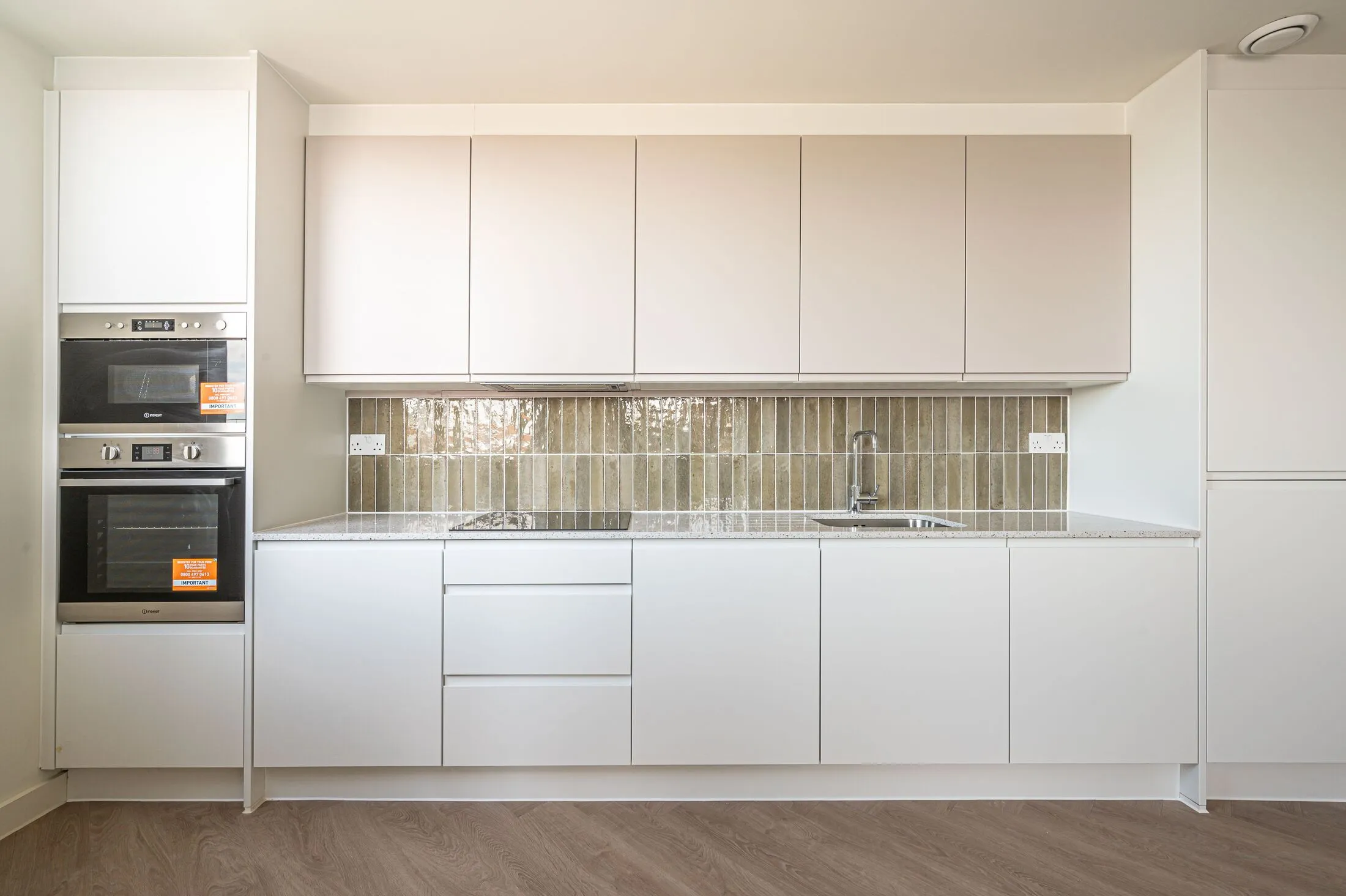 Flat Ballards Lane in Greater London