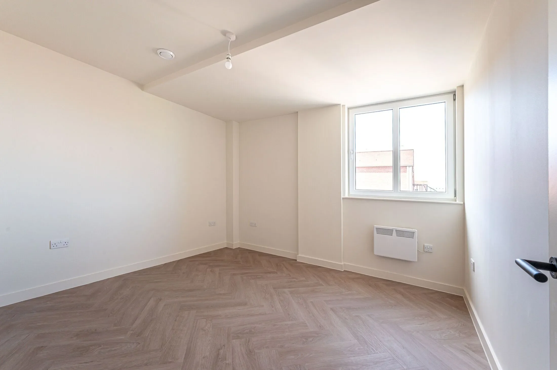 Flat Ballards Lane in Greater London