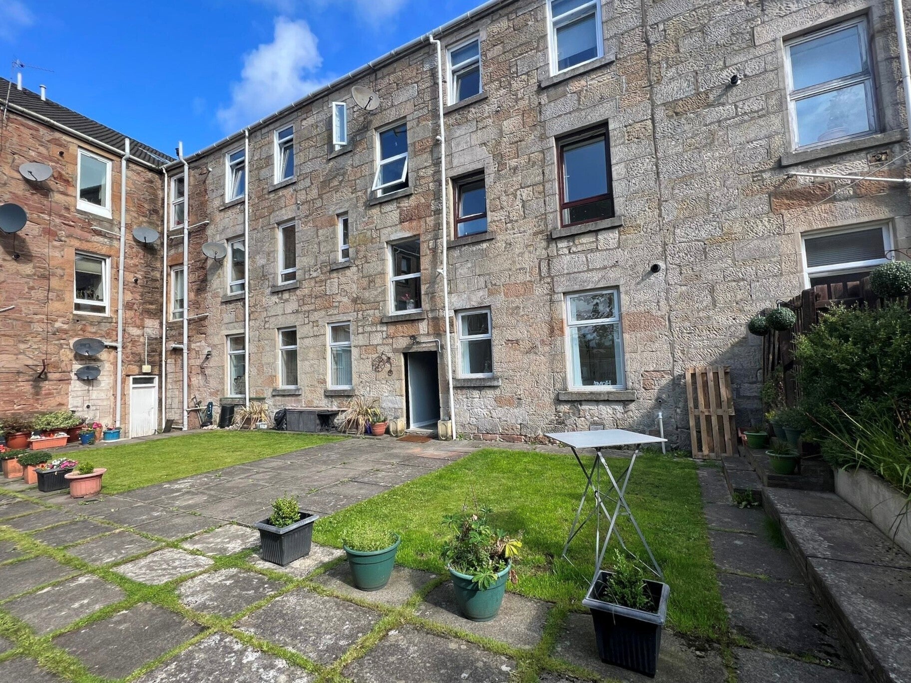 Flat Woodside Walk in Hamilton