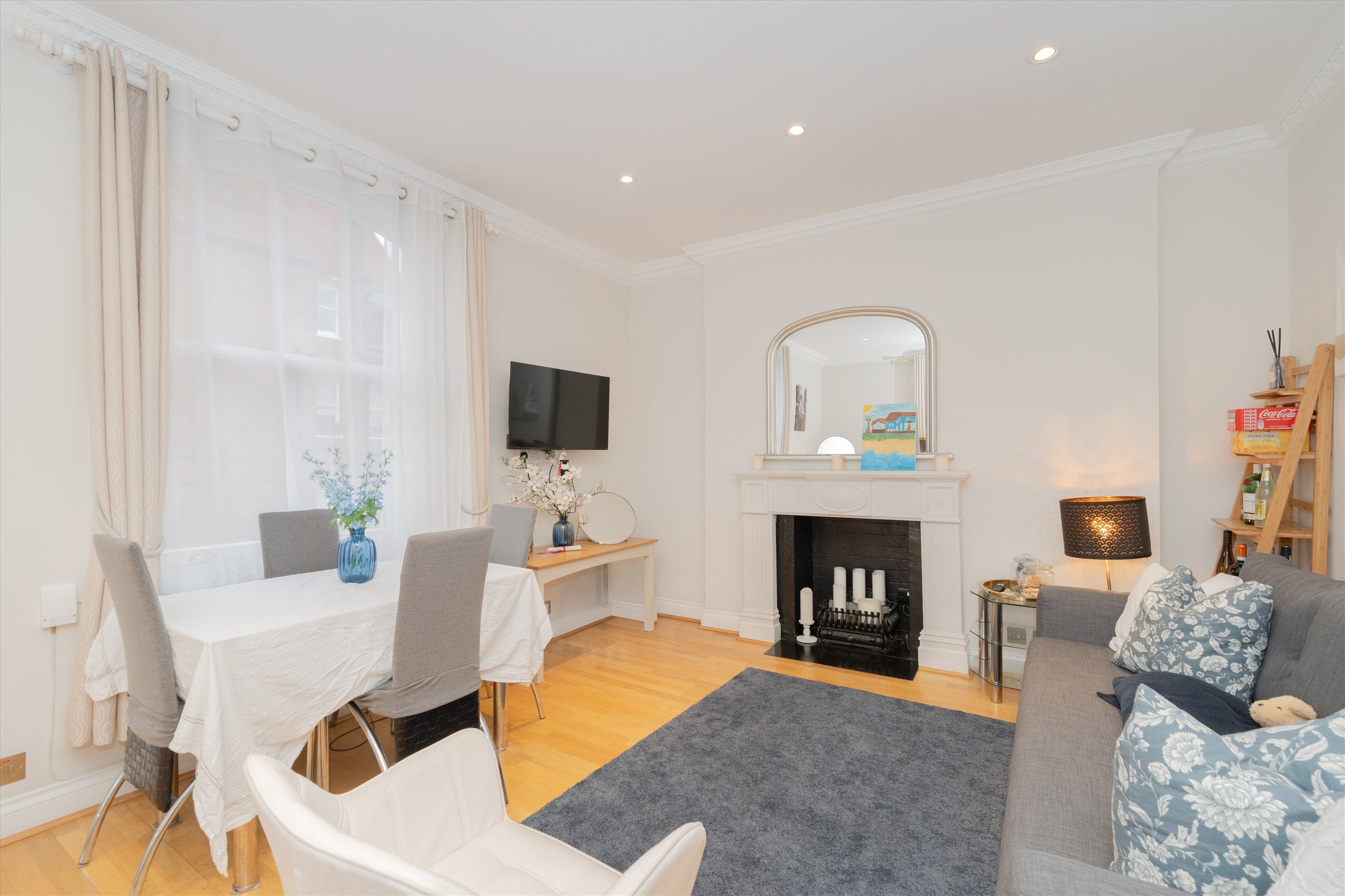 Flat Walton Street in Greater London