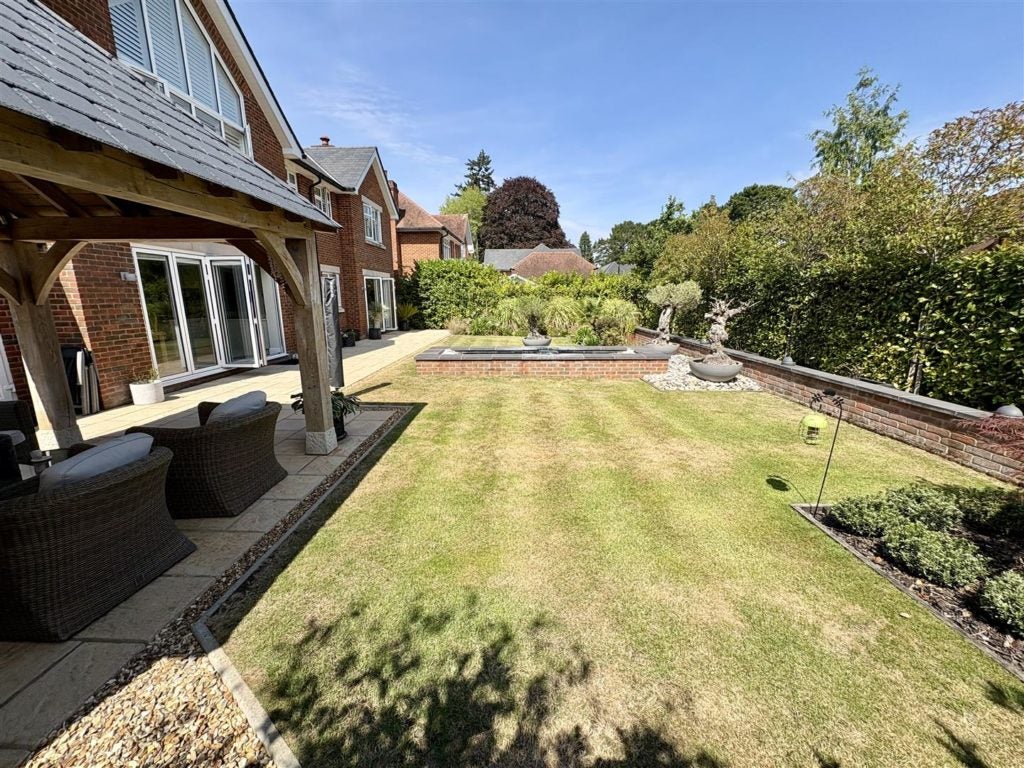 Flat Dormy Crescent in Ferndown