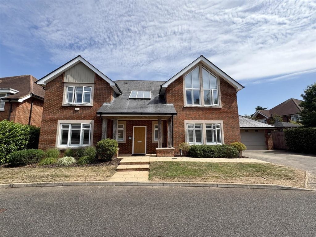 Flat Dormy Crescent in Ferndown