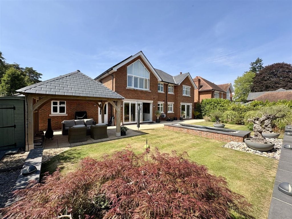 Flat Dormy Crescent in Ferndown