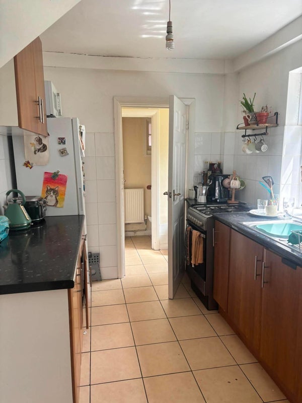 Room Norbroke Street in Greater London