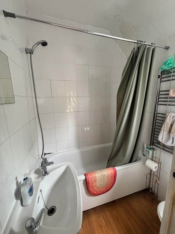 Room Norbroke Street in Greater London