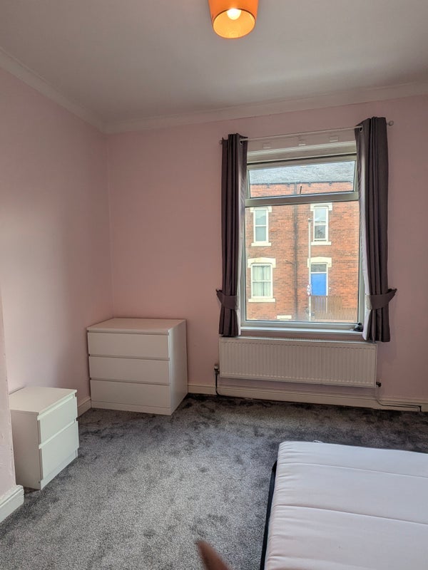 Room Aberdeen Drive in Leeds