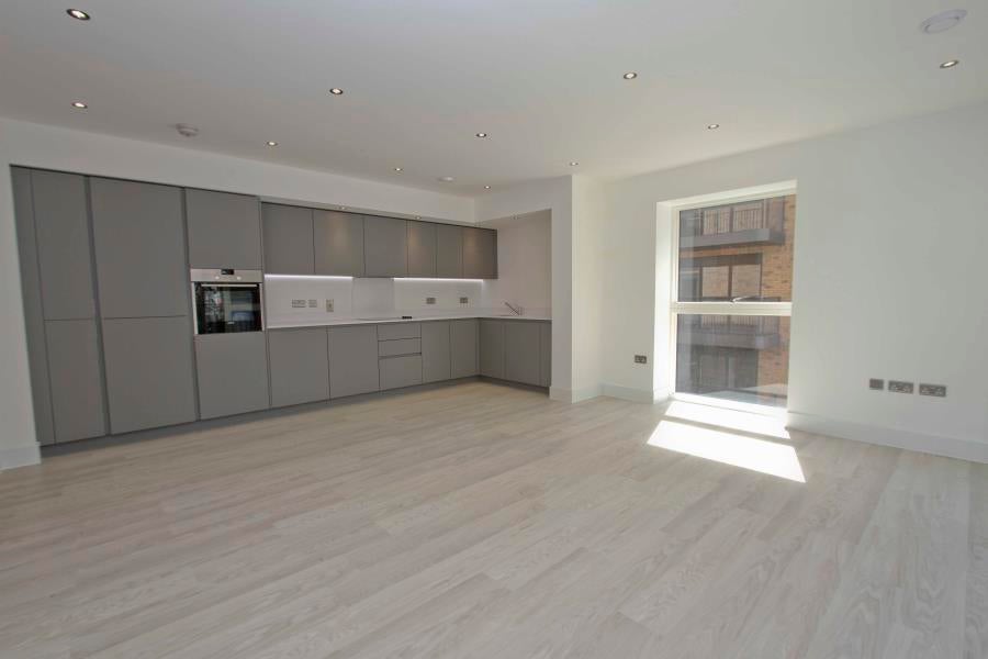 Flat Lyon Road in Greater London