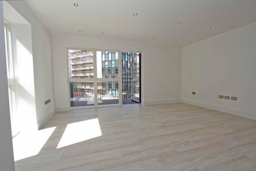 Flat Lyon Road in Greater London