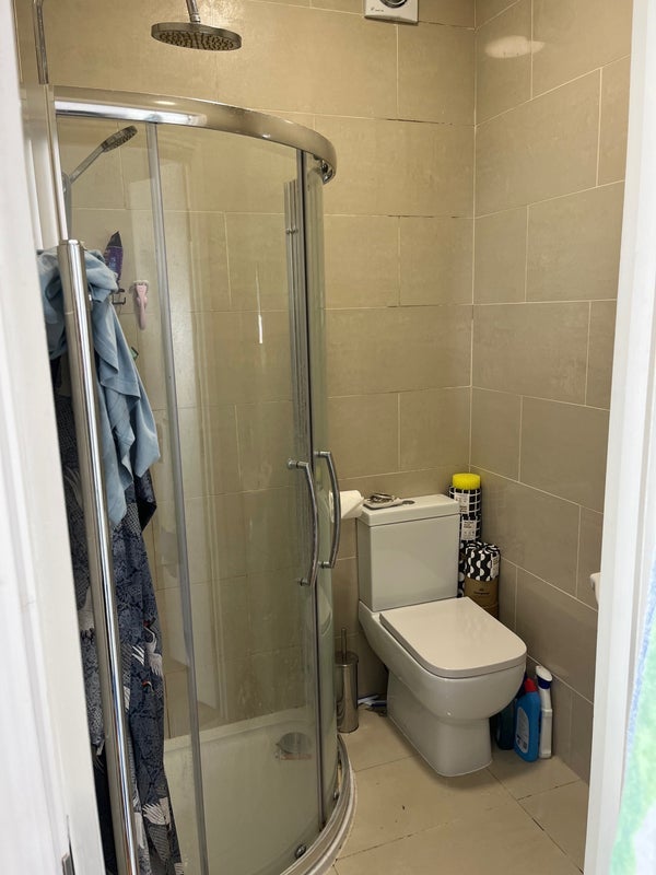 Room Athlone Road in Greater London