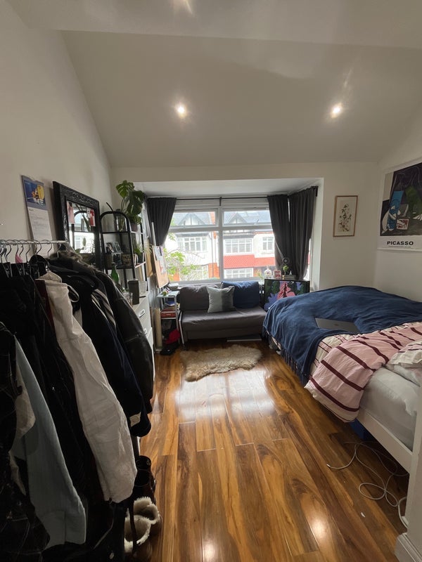 Room Athlone Road in Greater London