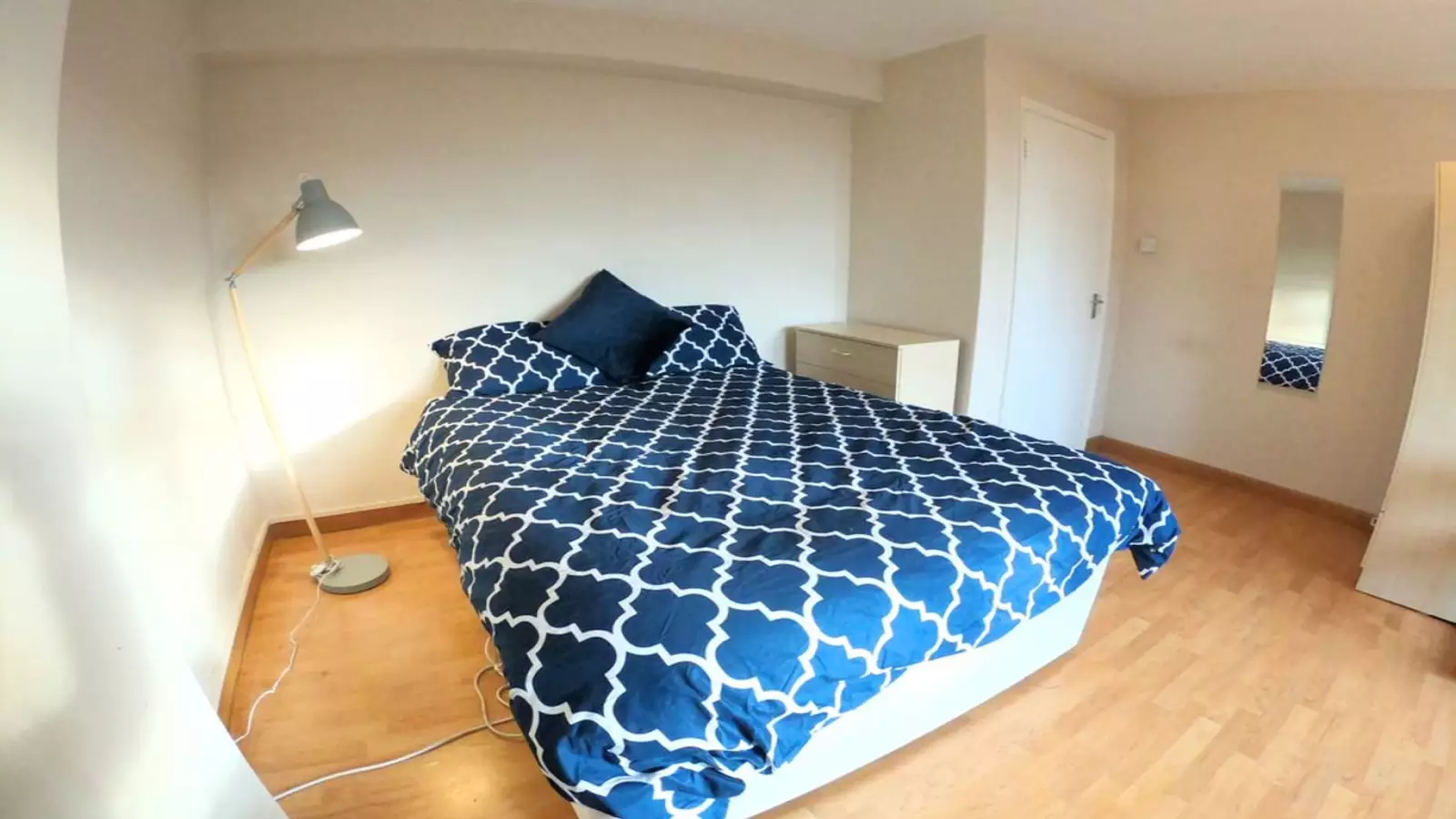 Flat Telford Road in Greater London