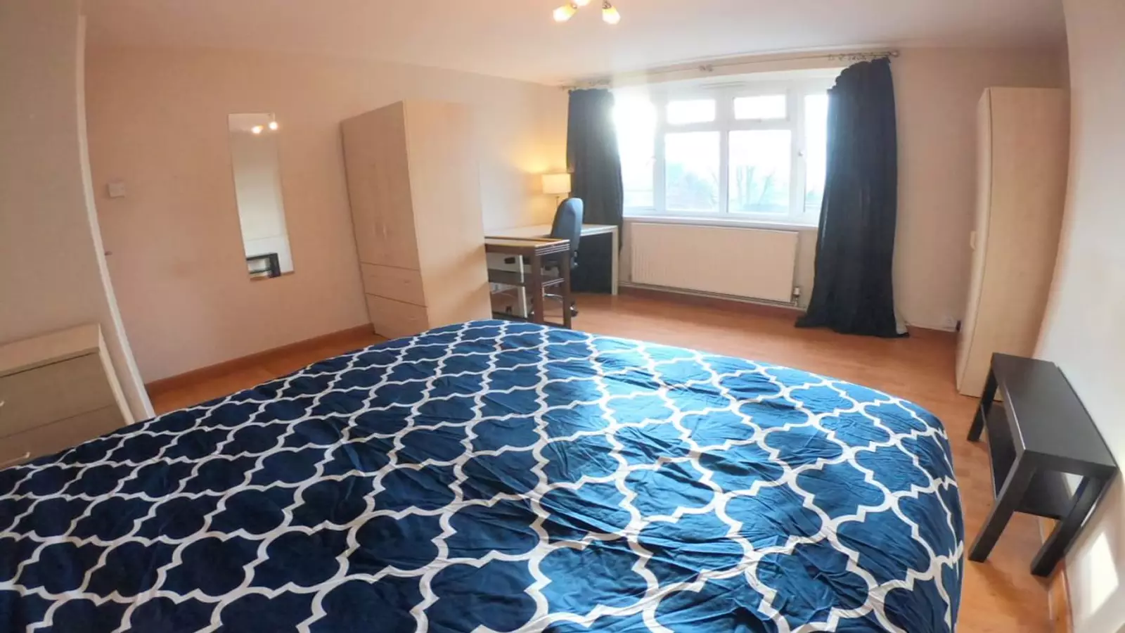 Flat Telford Road in Greater London