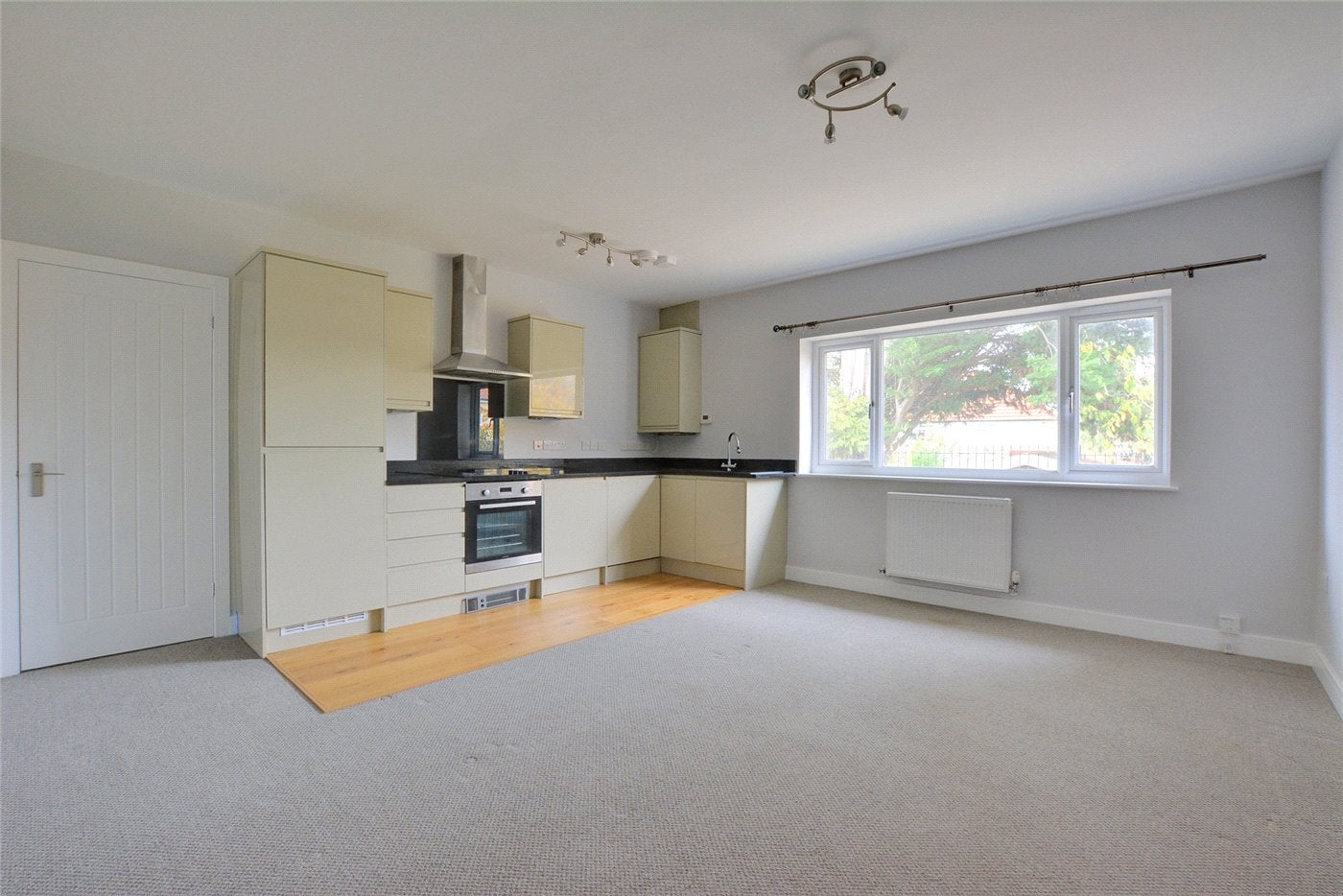 Flat Kemnal Road in Greater London