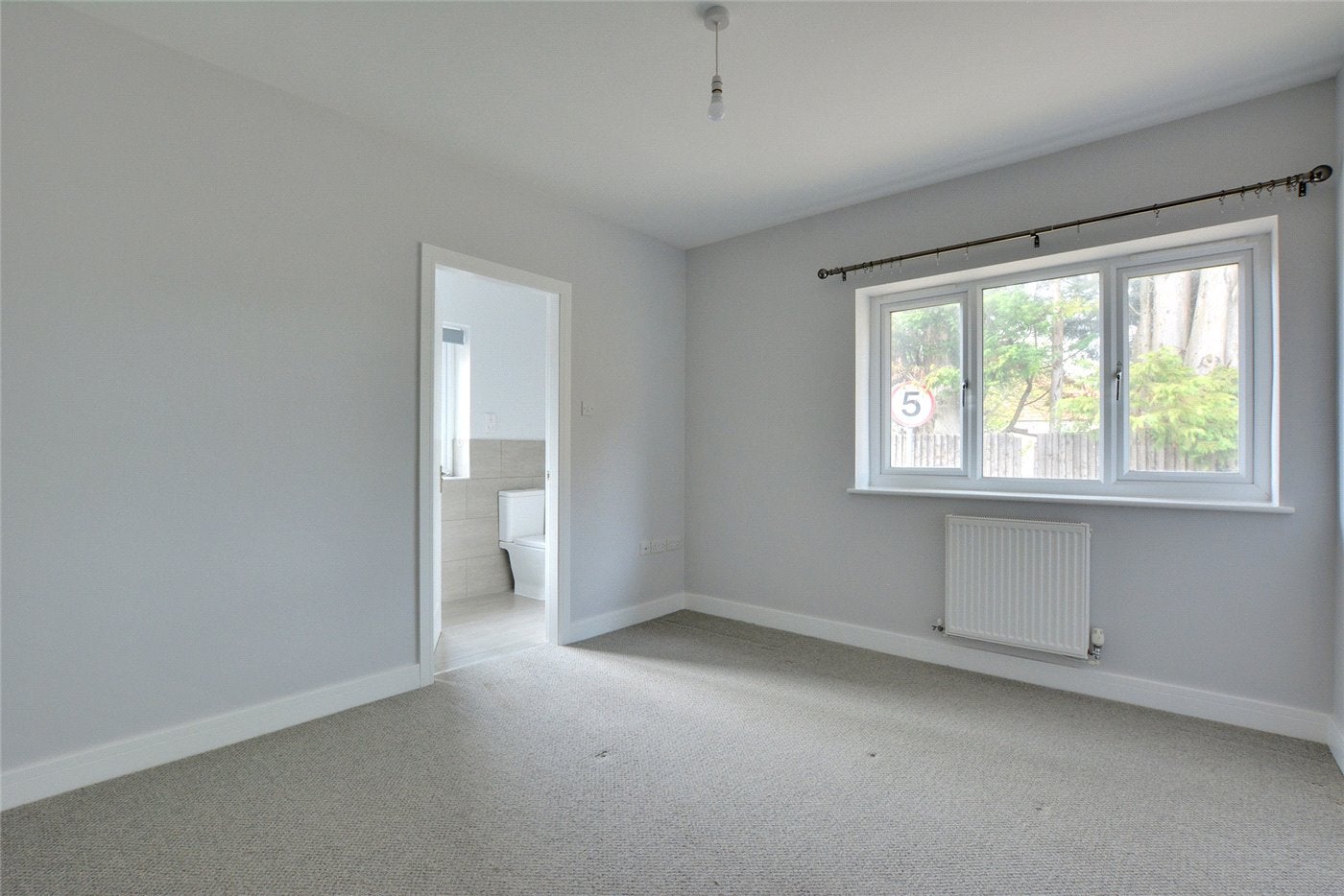 Flat Kemnal Road in Greater London