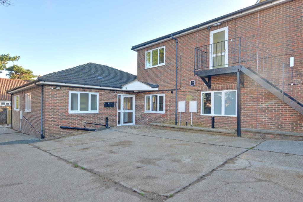 Flat Kemnal Road in Greater London