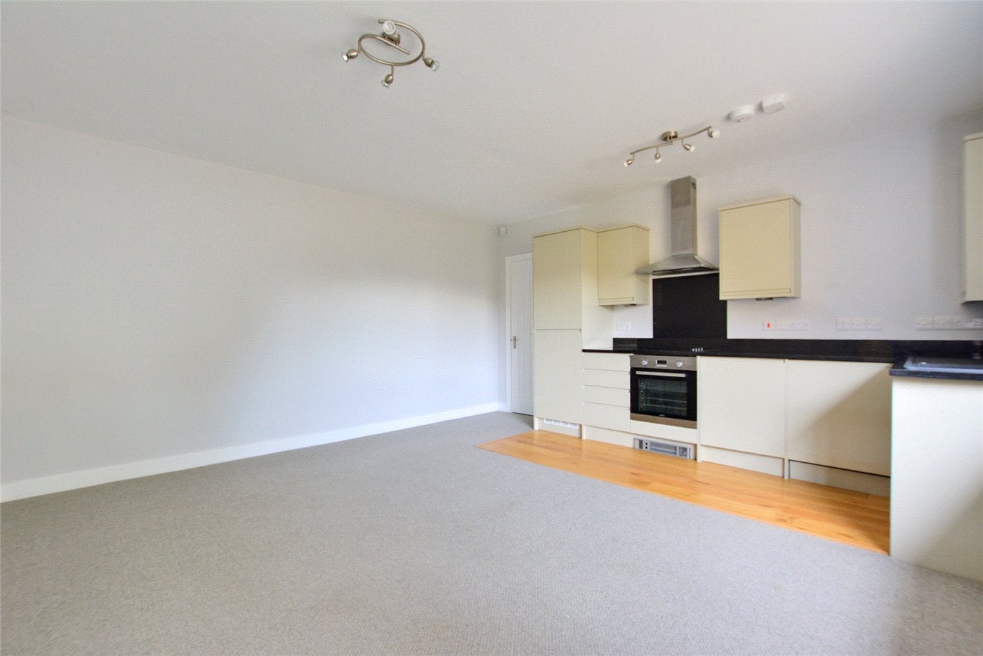 Flat Kemnal Road in Greater London