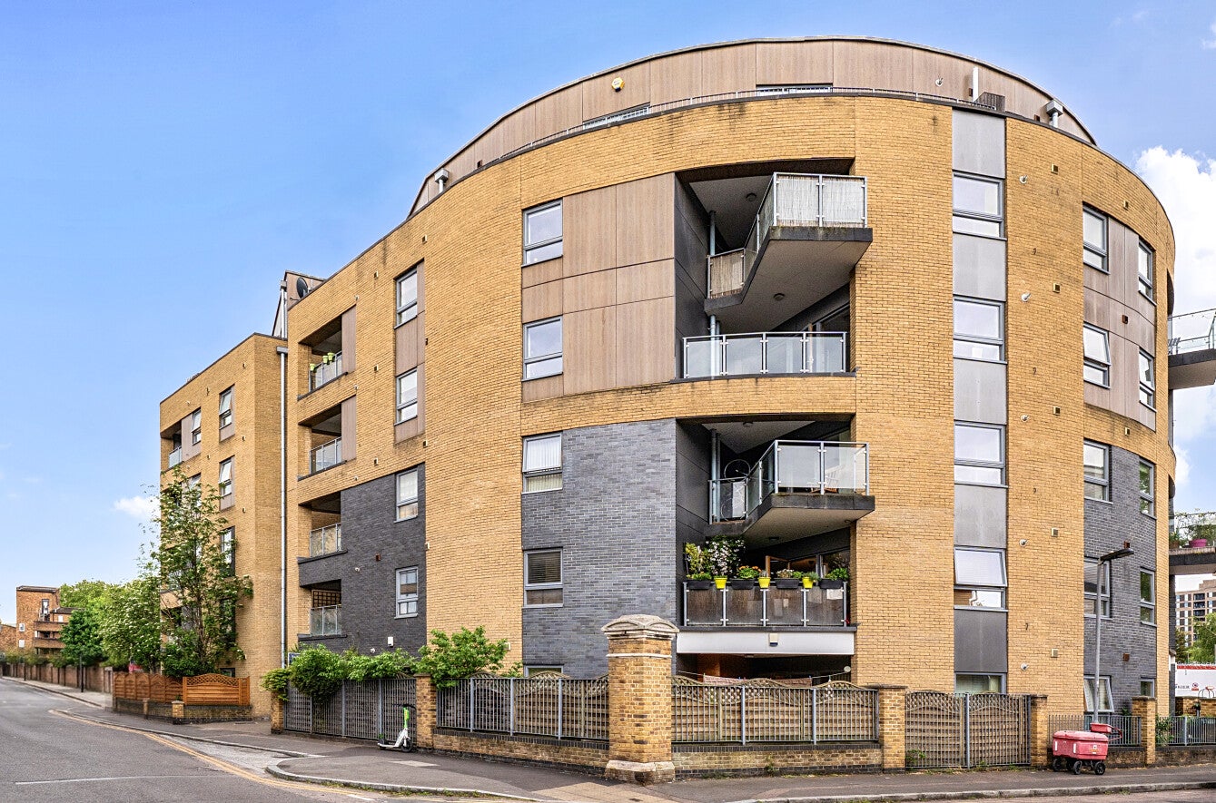 Flat Avonley Road in Greater London