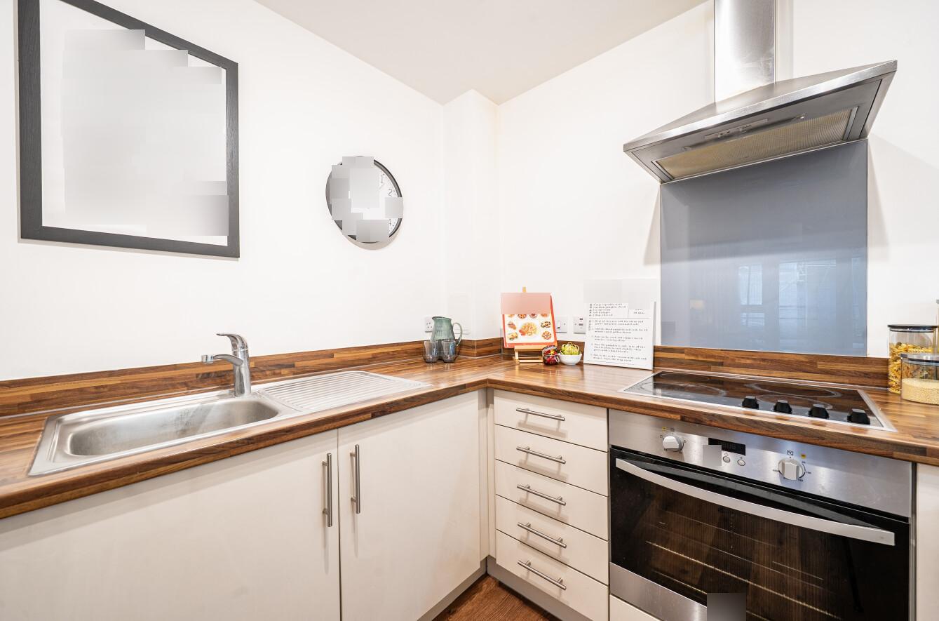 Flat Avonley Road in Greater London