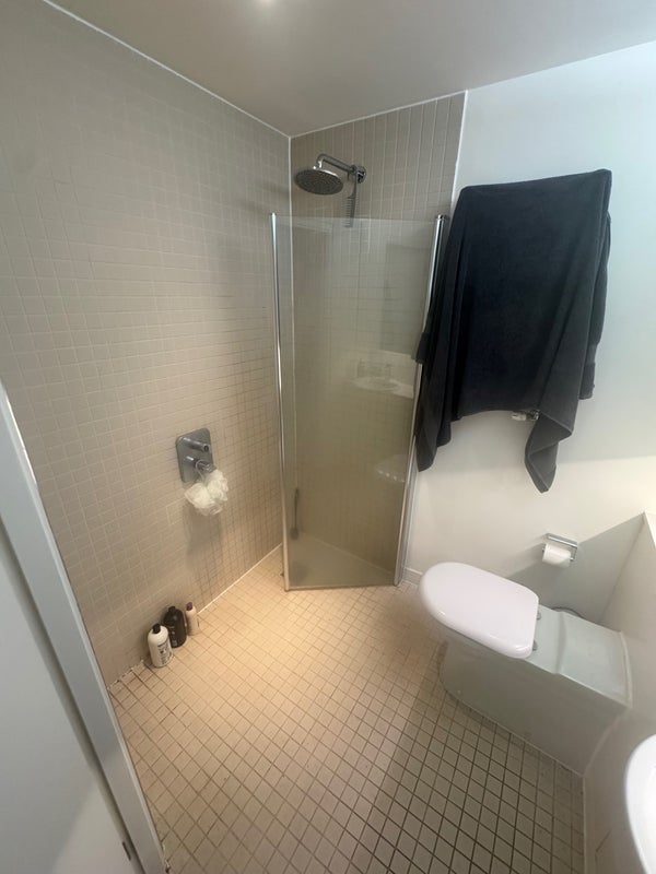 Room Honour Lea Avenue in Greater London