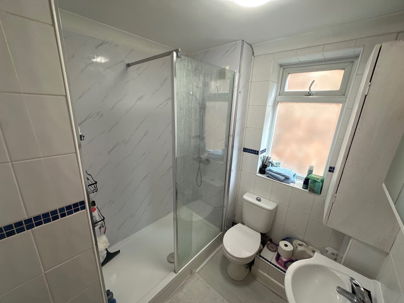Room Willes Road in Royal Leamington Spa