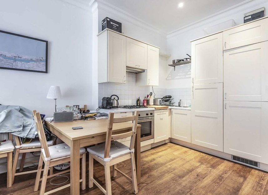 Flat Cautley Avenue in Greater London