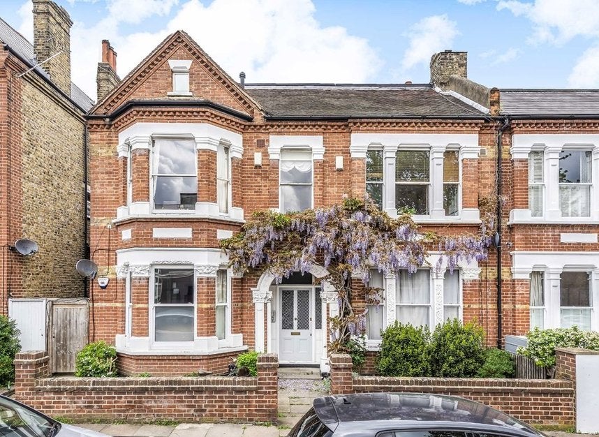Flat Cautley Avenue in Greater London