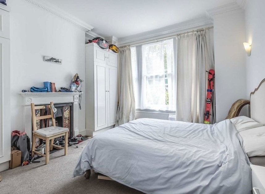 Flat Cautley Avenue in Greater London