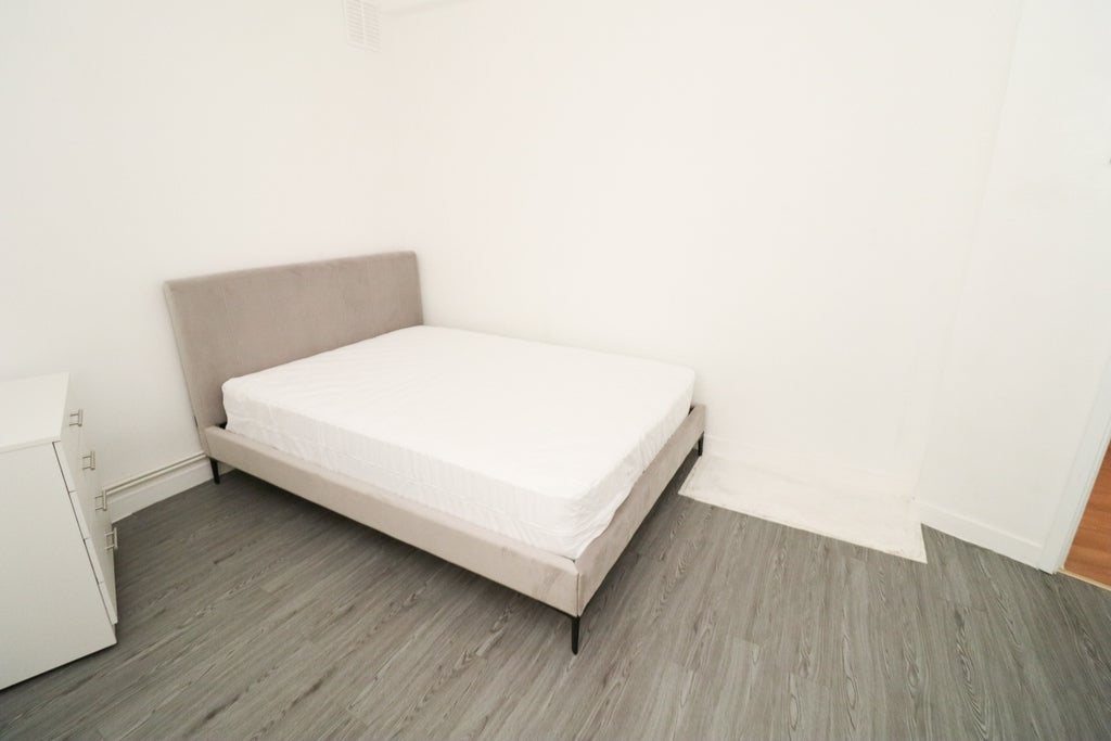 Room Globe Road in Greater London