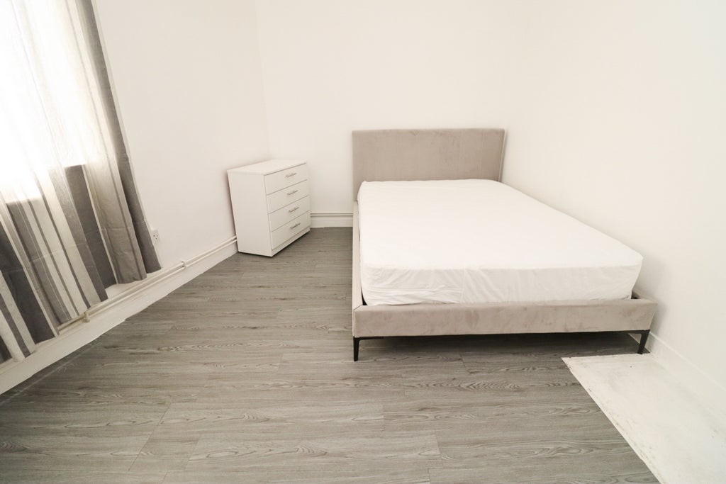Room Globe Road in Greater London