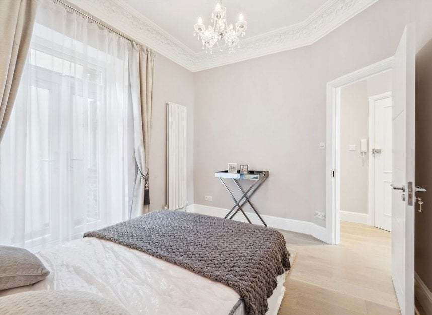 Flat Fulham Palace Road in Greater London