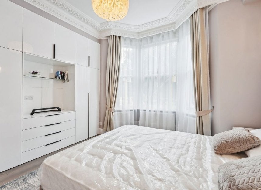 Flat Fulham Palace Road in Greater London