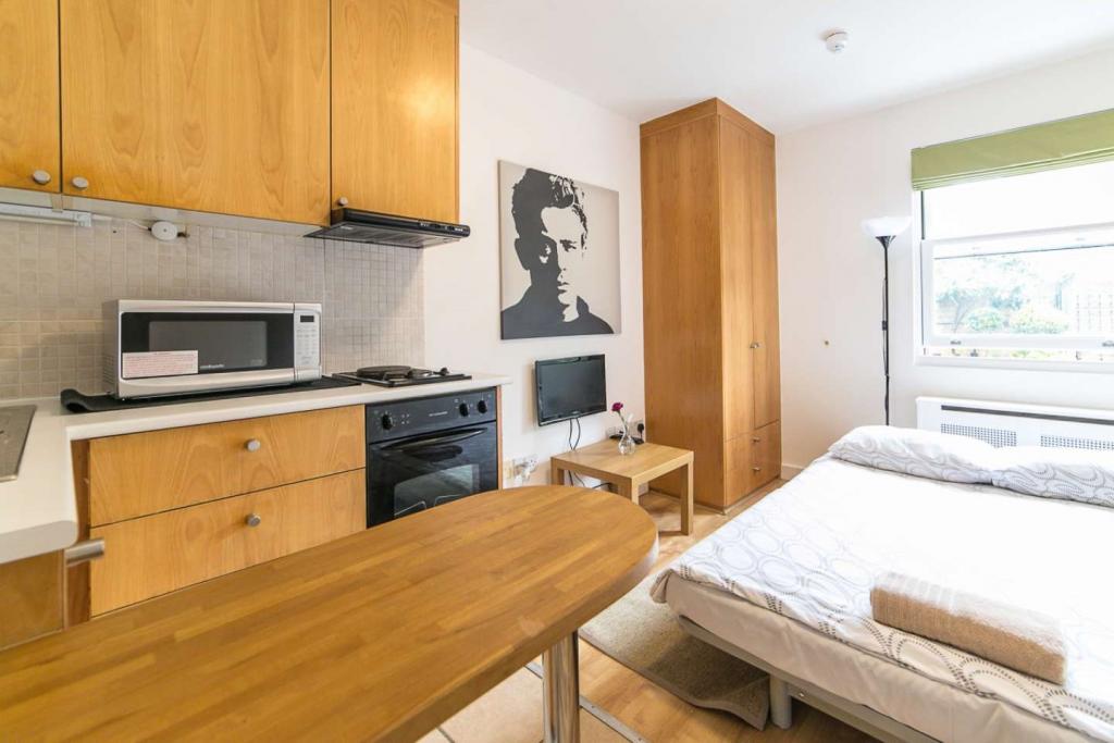 Room Cromwell Road in Greater London