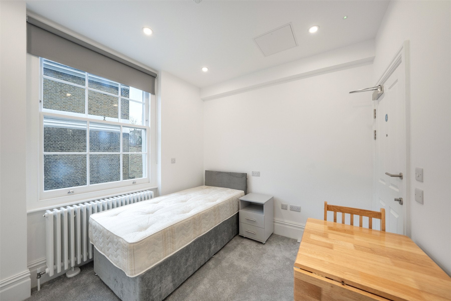 Room Fulham Road in Greater London