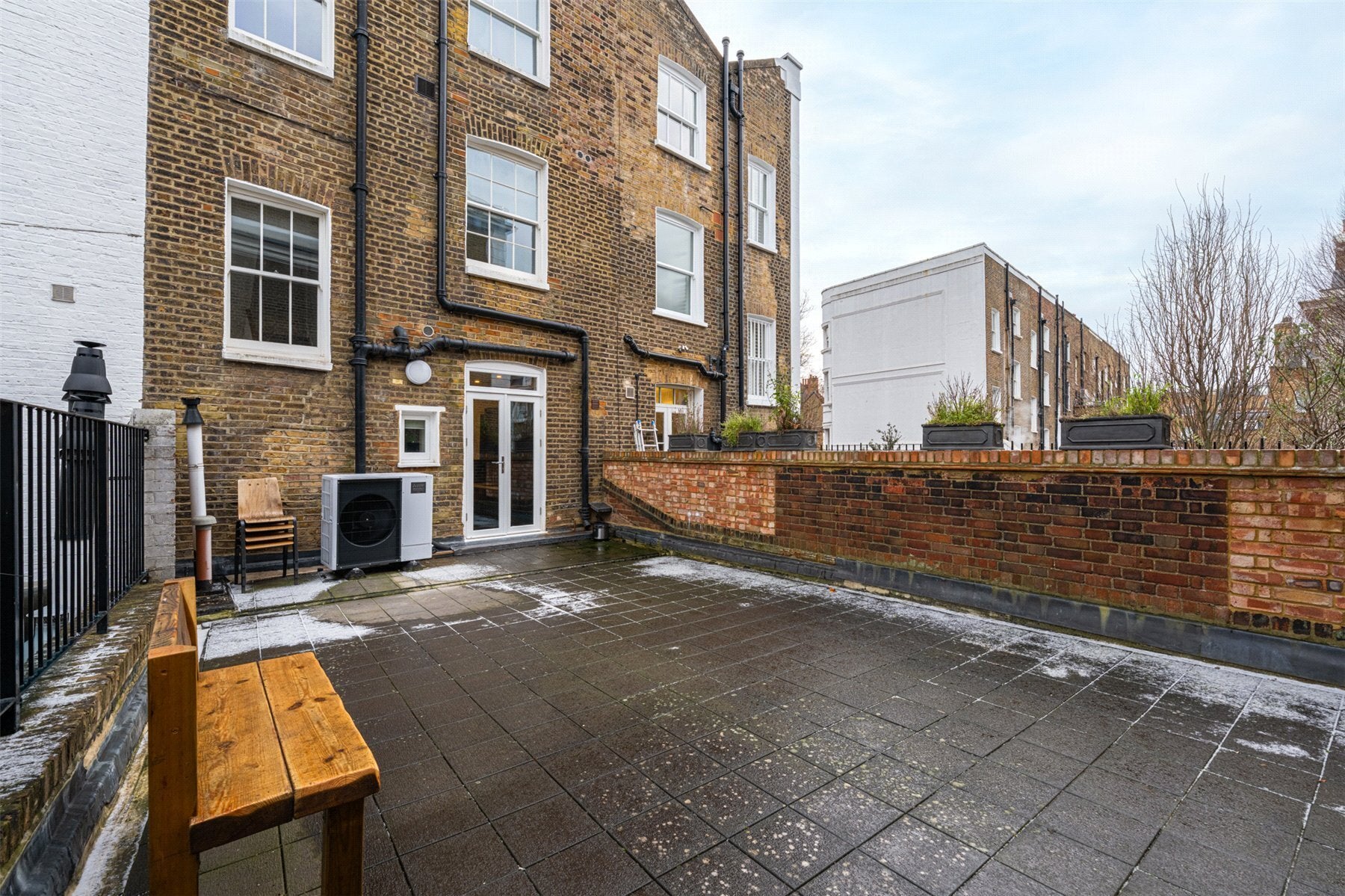 Room Fulham Road in Greater London