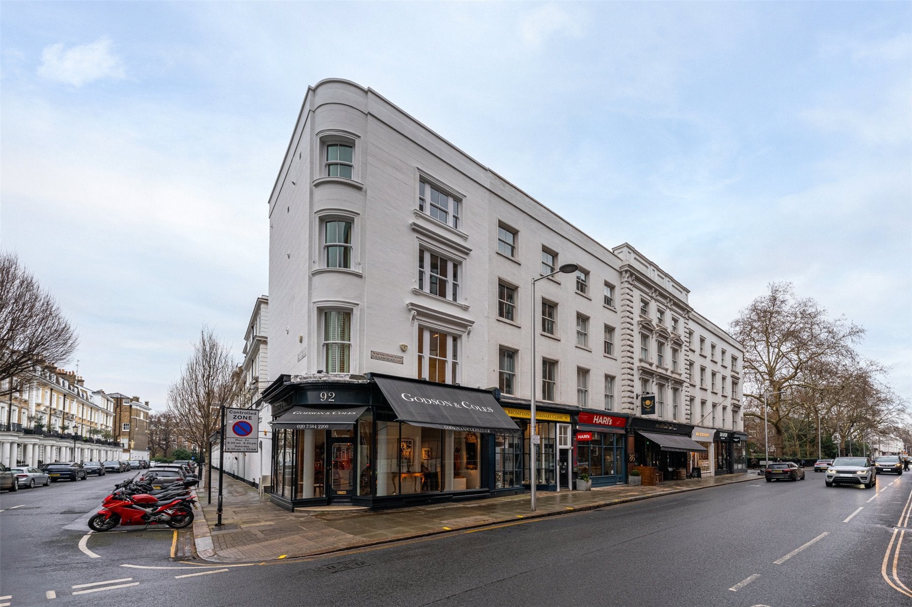 Room Fulham Road in Greater London