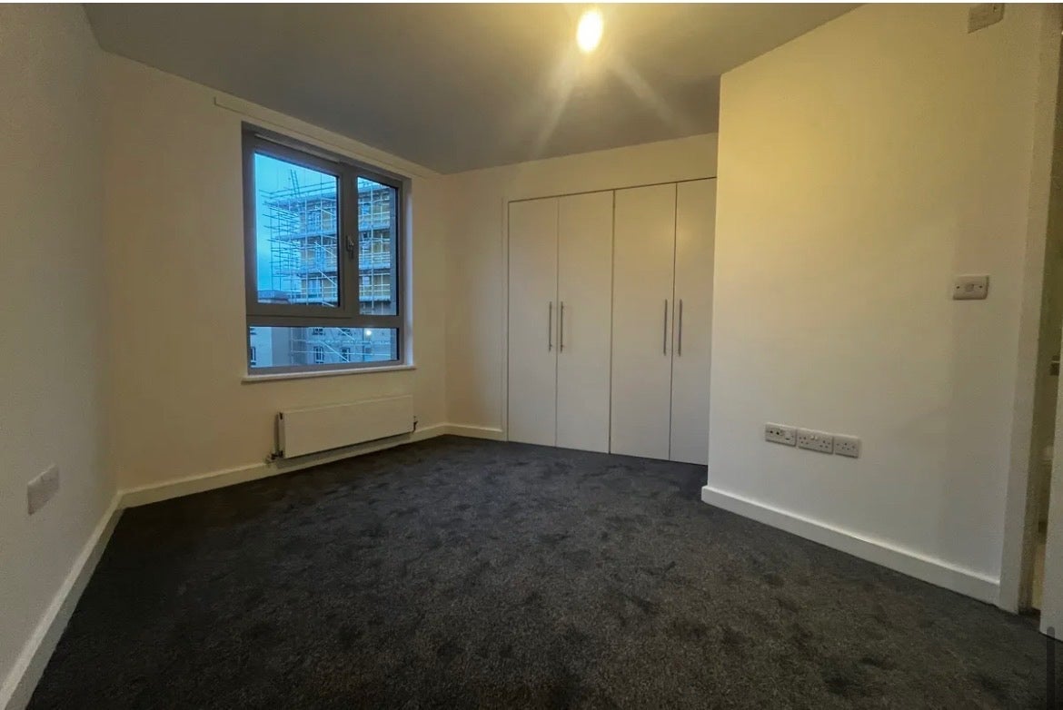 Flat Eden Grove in Greater London