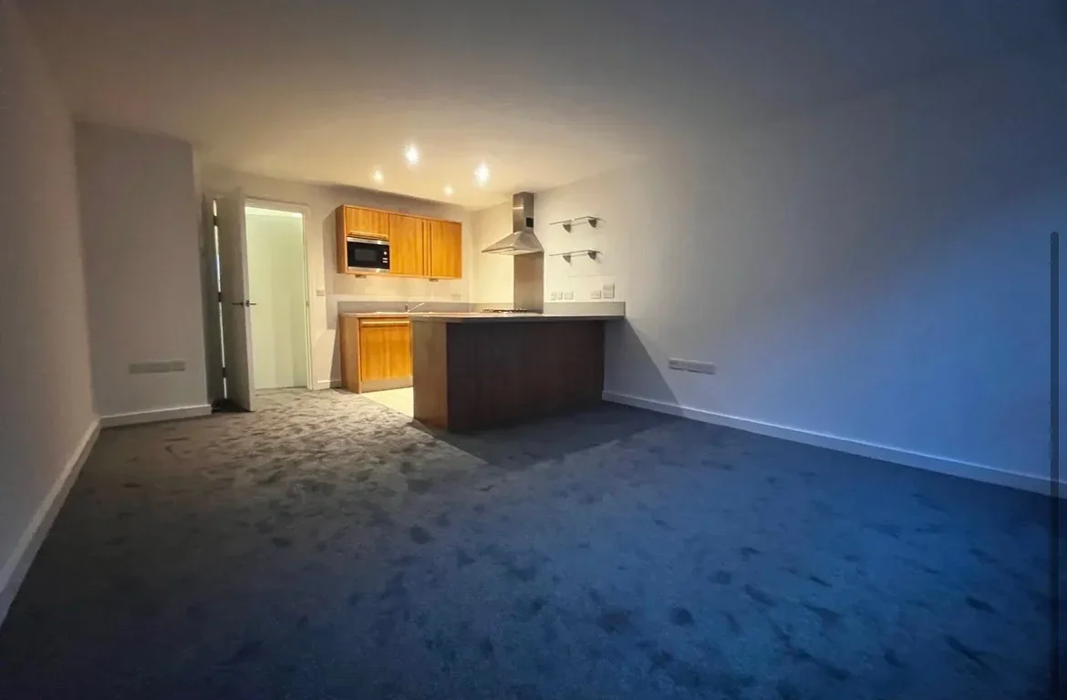 Flat Eden Grove in Greater London