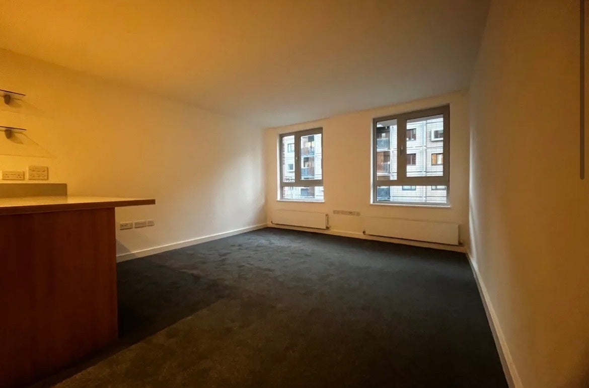 Flat Eden Grove in Greater London