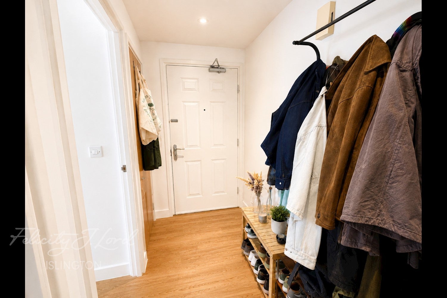 Flat Mildmay Avenue in Greater London