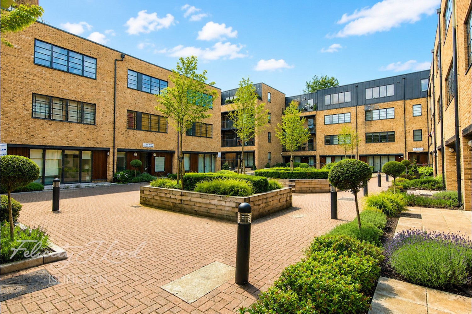 Flat Mildmay Avenue in Greater London