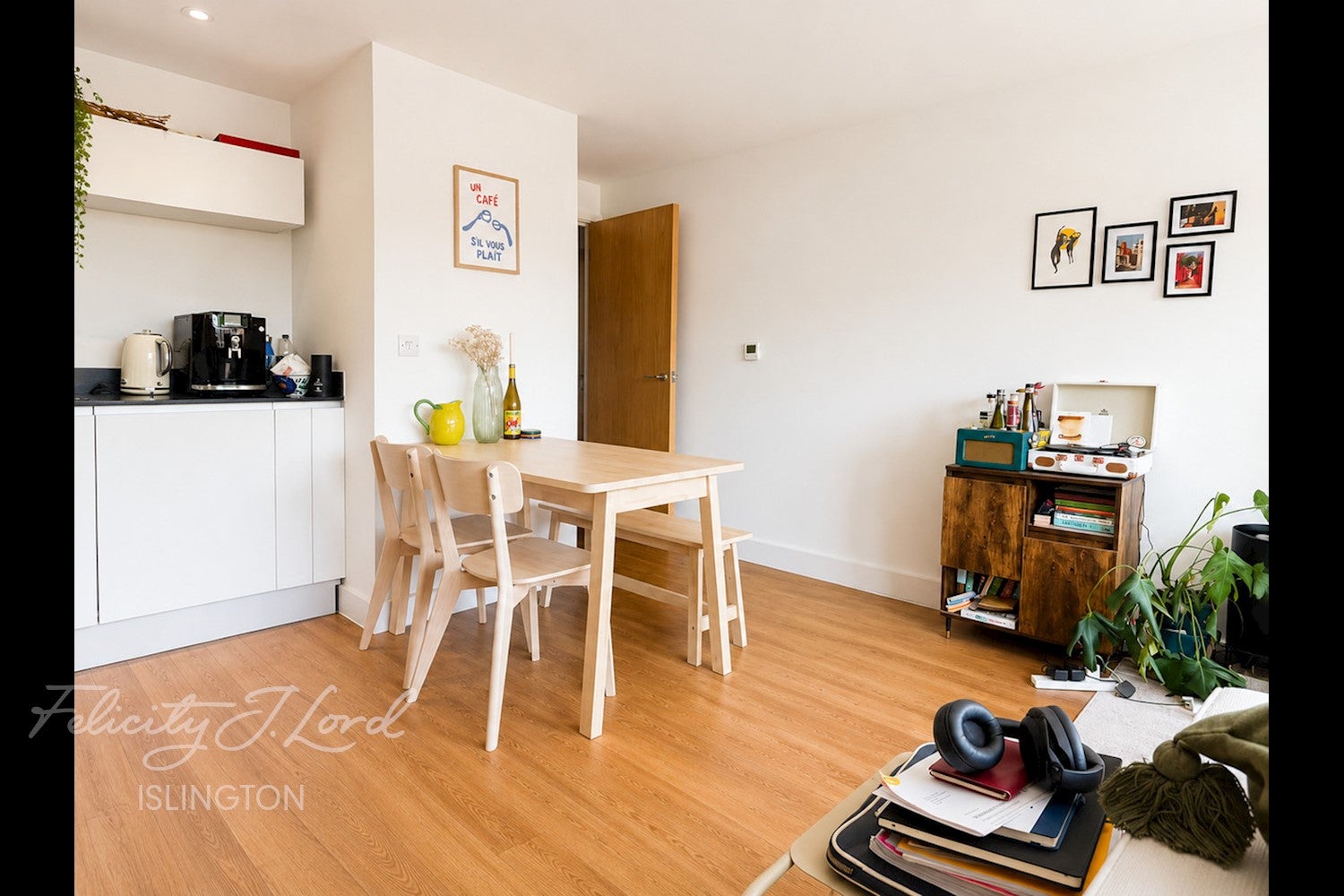 Flat Mildmay Avenue in Greater London